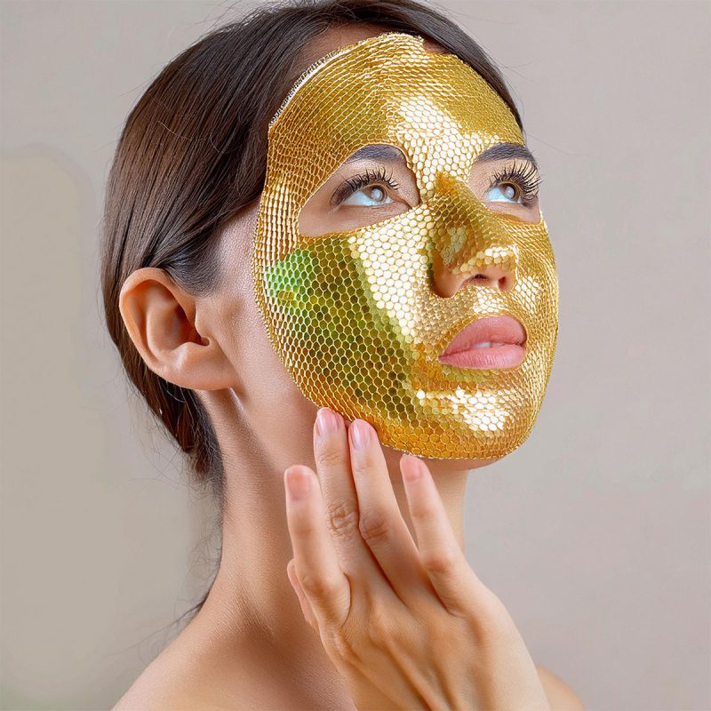 Nourishing Honeycomb Gold Facial Mask application